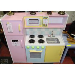 KIDCRAFT KIDS  WOODEN KITCHEN