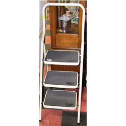 3 STEP FOLDING LADDER