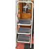 Image 1 : 3 STEP FOLDING LADDER