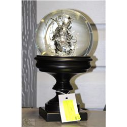 SNOWMAN SNOWGLOBE (LIGHTS UP)