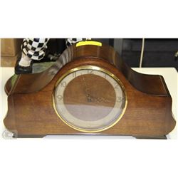 VINTAGE WOOD MANTLE CLOCK