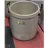 Image 1 : 5 GALLON VINTAGE MEDALTA CROCK