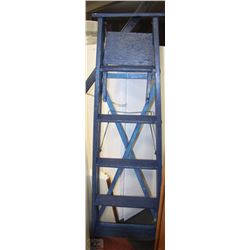6FT WOODEN STEP LADDER