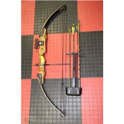 COMPOUND BOW, QUIVER AND 4 ARROWS