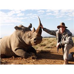 White rhino vita-dart hunt for one hunter and one non-hunter in South Africa (7 days)