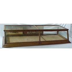 Oak tabletop showcase, rectangular top with t