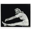 Image 1 : MARILYN MONROE EXCERCISING.