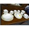 Image 1 : Meito China "Langdon Pattern" 17 Pieces