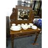 Image 1 : Carved Mahogany Vanity Dresser