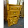 Image 2 : Golden Oak Queen 4 Post Bedroom Set