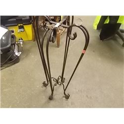 METAL PLANT STAND