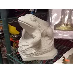 CONTRETE FROG STATUE