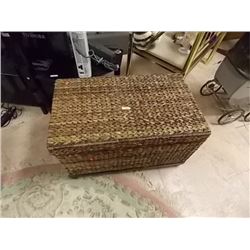 WICKER BASKET WITH LID