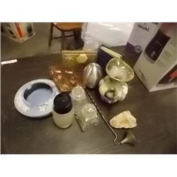 LOT OF ASSORTED VINTAGE COLLECTABLES