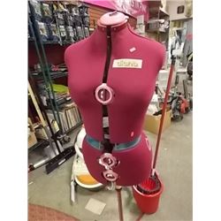 DRESS FORM - AUTO SET - ON STAND - LIKE NEW