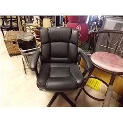 ADJUSTABLE COMPUTER CHAIR ON WHEELS