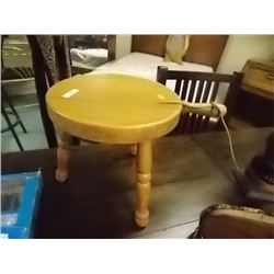 MILKING STOOL - 3 LEGGED - WITH HANDLE