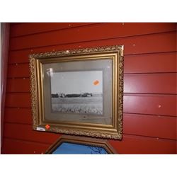 VINTAGE BLACK & WHITE PICTURE