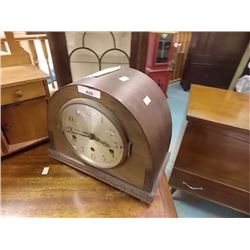 VINTAGE OAK CASED MANTLE CLOCK - WETMINSTER CHIME WITH KEY AND PENDULUM