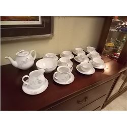FINE CHINA -  FROM CHZECHOSLOVAKIA - 24 PC