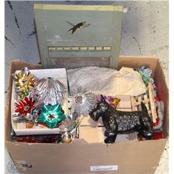 BOX WITH XMAS DECORATIONS