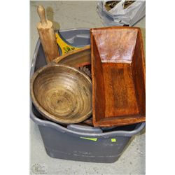 GREY TOTE OF WOODEN BOWLS, ROLLING PIN, ETC