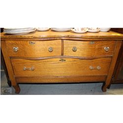 3 DRAWER DRESSER WITH LOCKING DRAWERS - NO KEYS