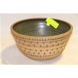 POTTERY SALAD BOWL