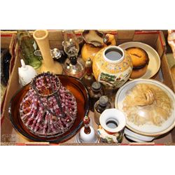 FLAT WITH LANTERNS, CHINESE VASES, BEADED LAMP