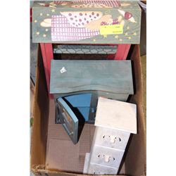 BOX WITH HAND PAINTED WINE BOTTLE HOLDER, GREEN