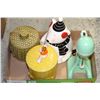 Image 1 : FLAT WITH 3 COOKIE JARS, VINTAGE HAMILTON BEACH