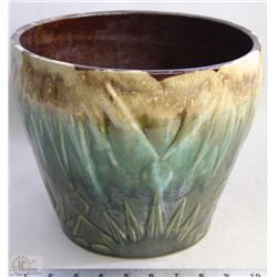 LARGE PORCELAIN FLOWER POT 10.5"W X 9"H