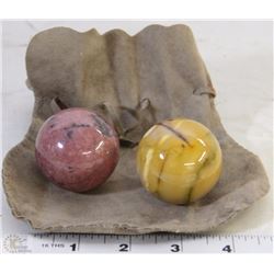 BOX W/POLISHED MARBLE STRESS BALLS &