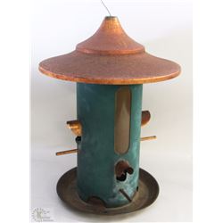 RUSTIC METAL BIRD FEEDER