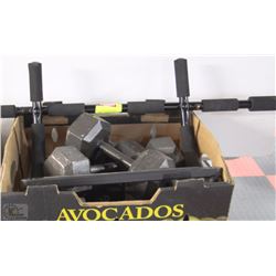 LOT WITH CHIN UP BAR AND 3 SETS OF HEX DUMBELLS 10,20,30 LBS