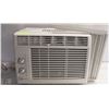 Image 1 : NEW MAINSTAYS WINDOW AIR CONDITIONER 12"X16"