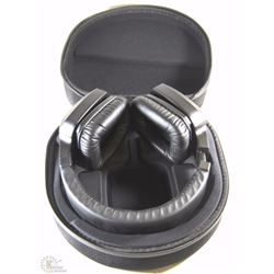 SET OF RAZER GAMING HEADPHONES WITH CASE