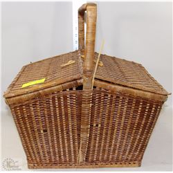 WOVEN WICKER PICNIC BASKET