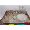 Image 1 : FLAT WITH ASSORTED GLASSES, BOWLS, VASES, TRAYS