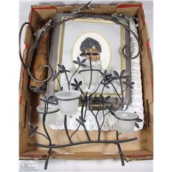 FLAT WITH METAL CANDLE HOLDERS, PICTURE FRAMES