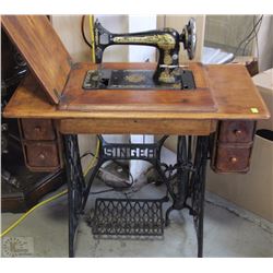 ANTIQUE SINGER SEWING MACHINE