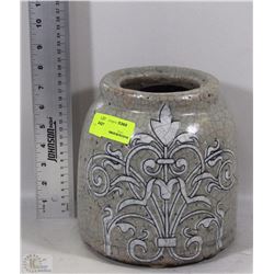 DECORATIVE CERAMIC POT WITH A CRACKED LIKE DESIGN