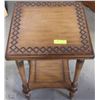 Image 1 : WOOD AND LEATHER SQUARE TABLE