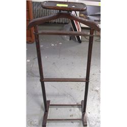 WOODEN CLOTHES STAND