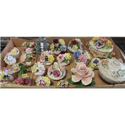 LARGE COLLECTION OF VARIOUS BONE CHINA FLOWER