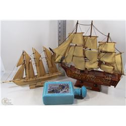 FLAT WITH 2 WOODEN SHIPS + BLUE GLASS LIQUOR
