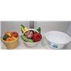 Image 1 : LOT OF CERAMIC+PORCELAIN BASKETS OF FRUIT, MEDIUM