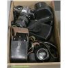 Image 1 : BOX OF VINTAGE COLLECTIBLE CAMERAS