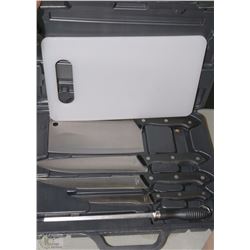 NEW KNIFE SET IN THE CASE