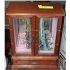 Image 1 : LARGE MUSICAL JEWELLERY BOX FILLED W/JEWELLERY